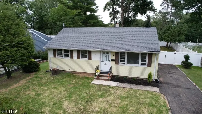 627 Warfield Rd, North Plainfield, NJ 07063 - #1