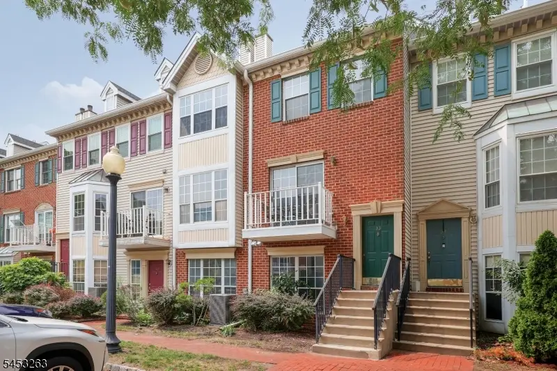 33 Holly St, Jersey City, NJ 07305 - #1