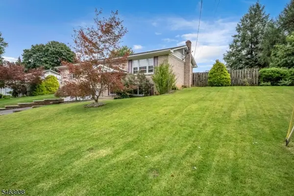 9 Douglas Ln, Washington Twp., NJ 07882