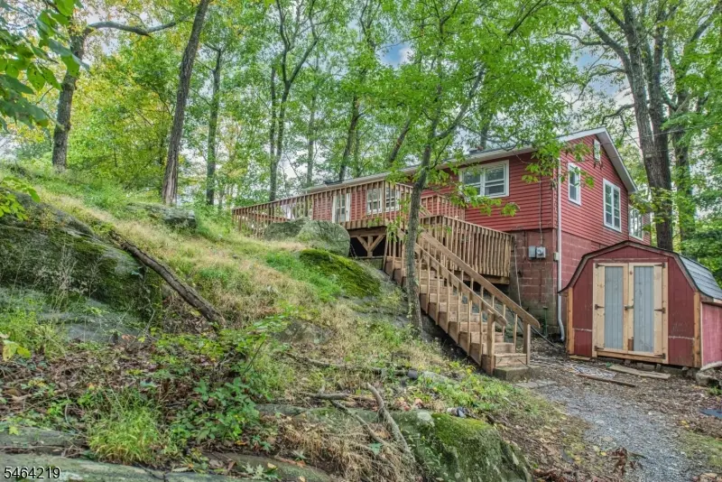 8 Weaver House Cove Rd, Byram, NJ 07821 - #2