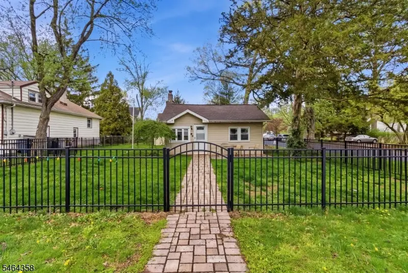 86 Hiawatha Blvd, Lake Hiawatha, NJ 07034 - #1