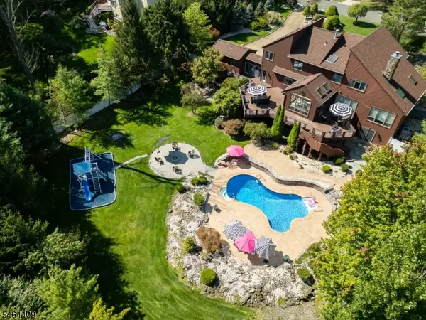17 Chesterfield Dr, Warren Twp., NJ 07059