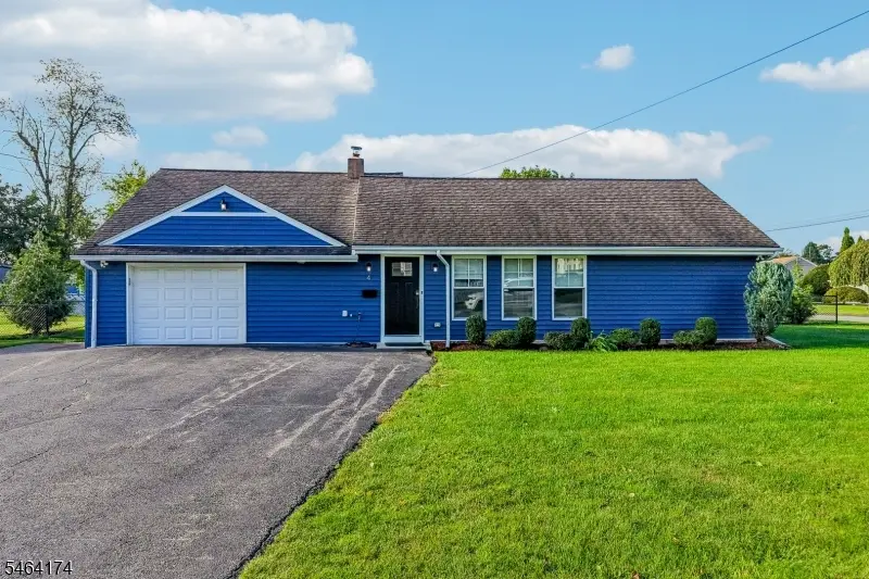 4 Stuart Ln, Wayne, NJ 07470 - #1
