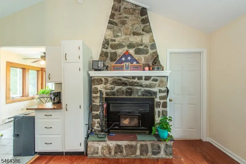 4 Gilbert Dr, Glenwood, NJ 07418 - #3