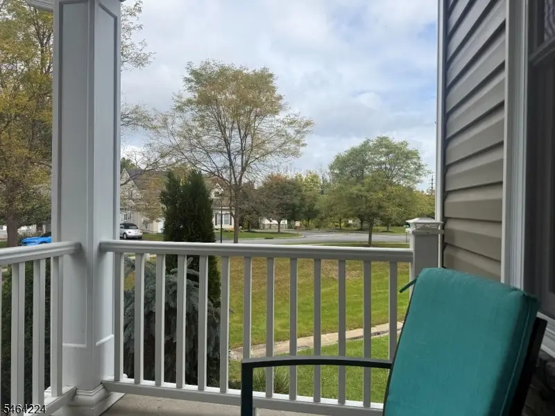 2 Bluffs Ct, Hamburg, NJ 07419 - #2