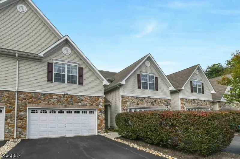 227 Concord Pl, Hopewell, NJ 08534 - #1