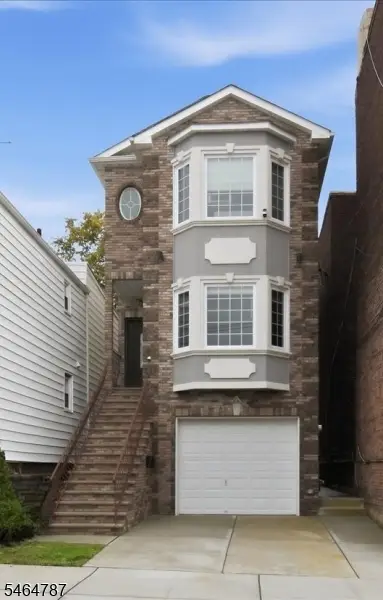 117 Cross St, Harrison Town, NJ 07029