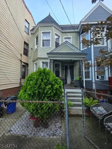 825 Ridge St, Newark City, NJ 07104