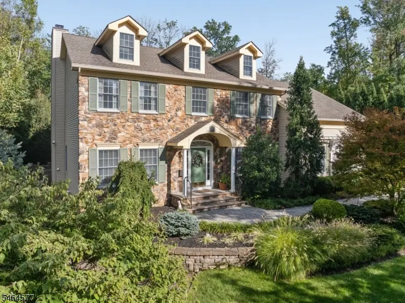 31 Old Farm Rd, Berkeley Heights, NJ 07922 - #1