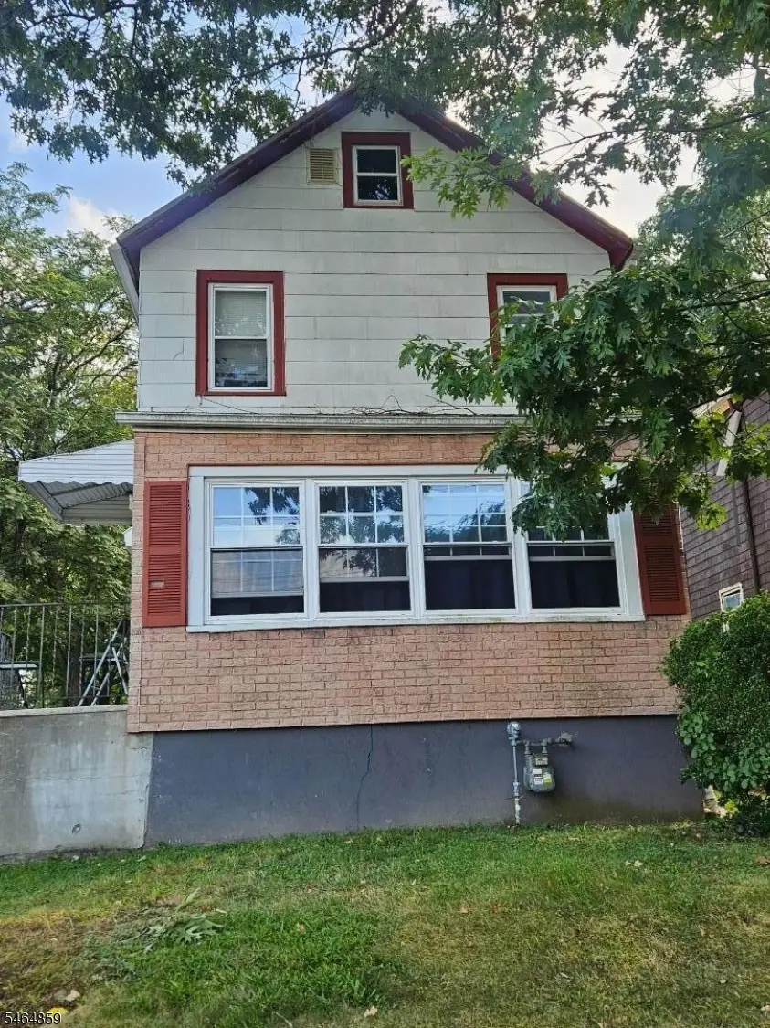 215 W 3rd Ave, Roselle, NJ 07203 - #2