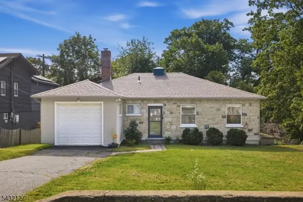 137 Lakeside Blvd, Hopatcong Boro, NJ 07843