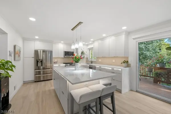 34 Bayberry Ct, Hillsborough Twp., NJ 08844