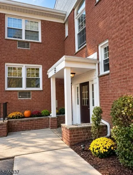 565 Grove St B-9 #B-9, Clifton City, NJ 07013