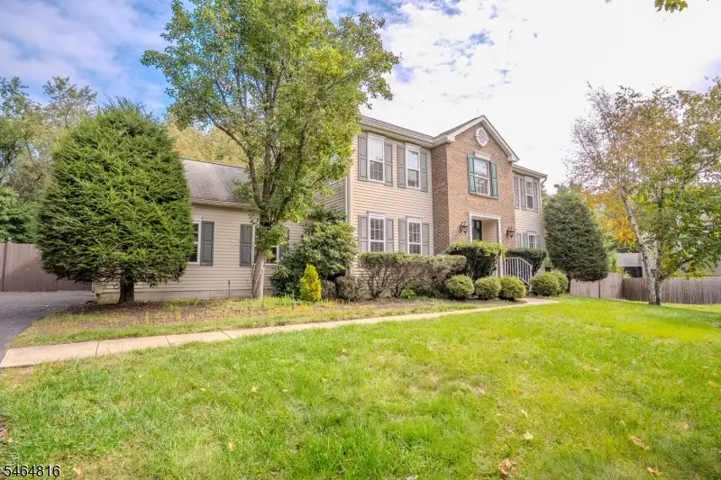 6 Fountain Dr, Franklin, NJ 08873 - #2
