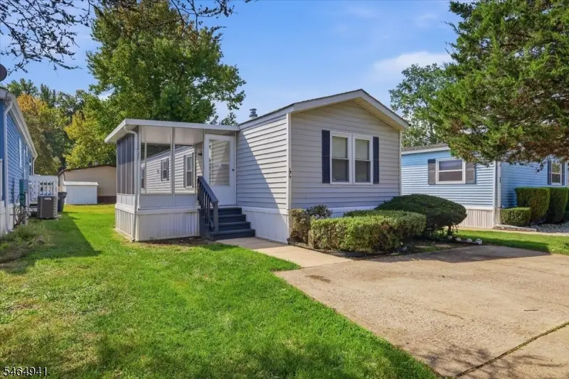 44 Longfellow, North Brunswick, NJ 08902 - #1