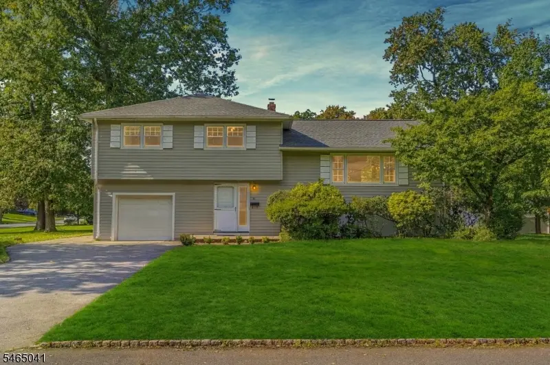 10 Aldom Cir, West Caldwell, NJ 07006 - #1