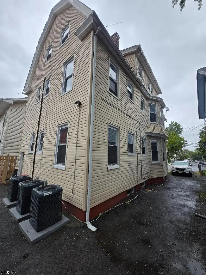 579 Stuyvesant Ave, Irvington, NJ 07111 - #1