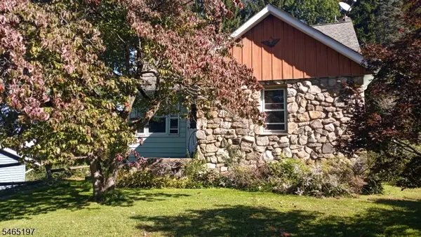 9 Richards St, Ogdensburg Boro, NJ 07439