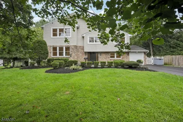 38 Billingsley Dr, Livingston Twp., NJ 07039