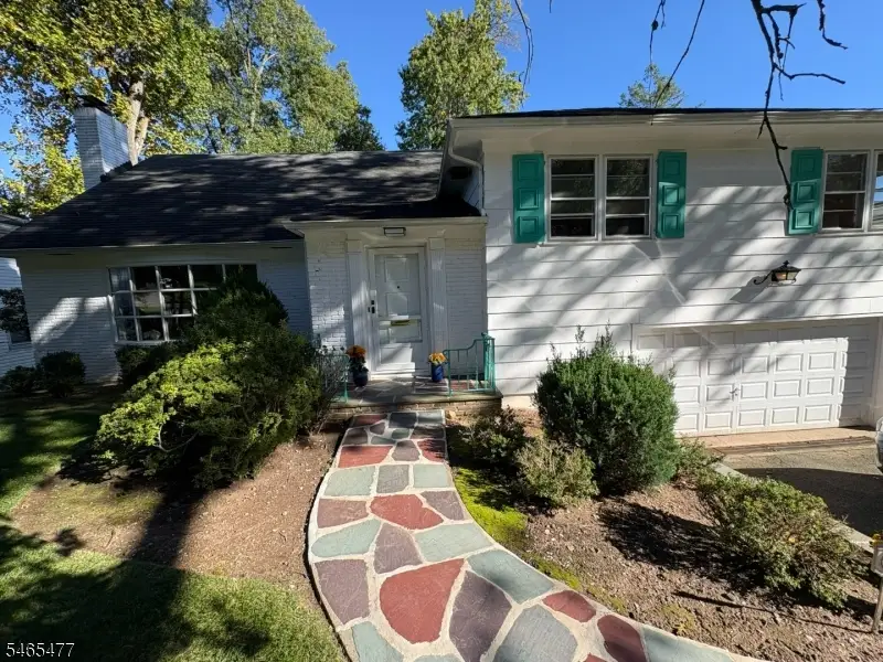 6 Stanford Ct., Pleasantdale, NJ 07052 - #2