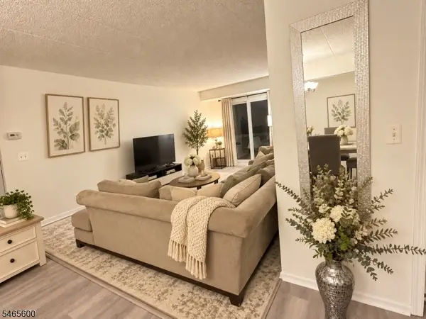 1 Iron Forge Sq #20, Pompton Lakes Boro, NJ 07442
