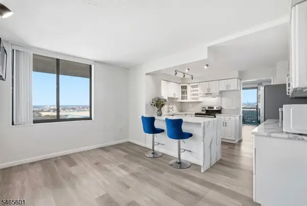 1633 Harmon Cove Tower, Secaucus Town, NJ 07094