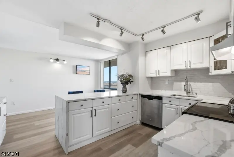 1633 Harmon Cove Tower, Secaucus, NJ 07094 - #3