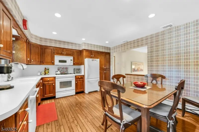 11 Oakland Ter, Fairfield, NJ 07004 - #2
