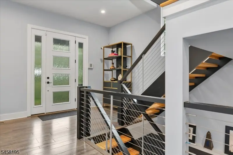 25 Oakwood Dr, New Providence, NJ 07974 - #2
