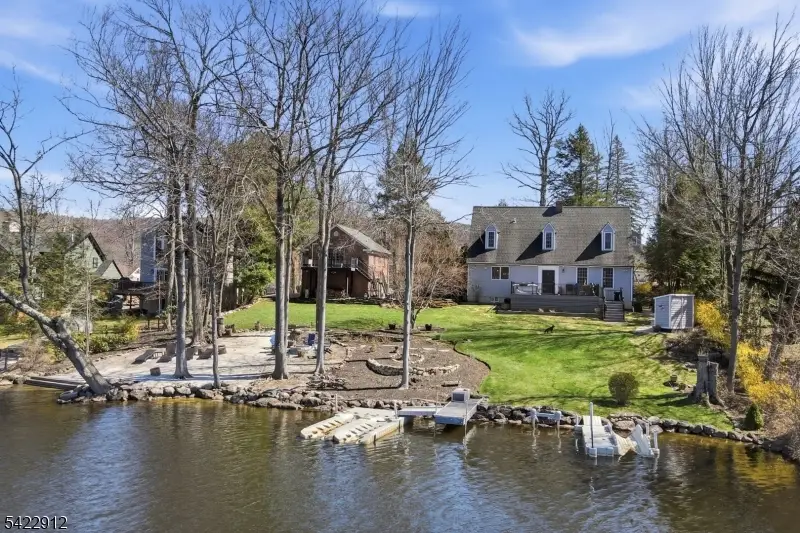 173 Point Breeze Dr, Upper Greenwood Lake, NJ 07480 - #2