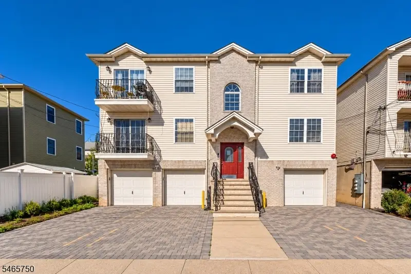 208 Oak St, Elizabeth, NJ 07201 - #1
