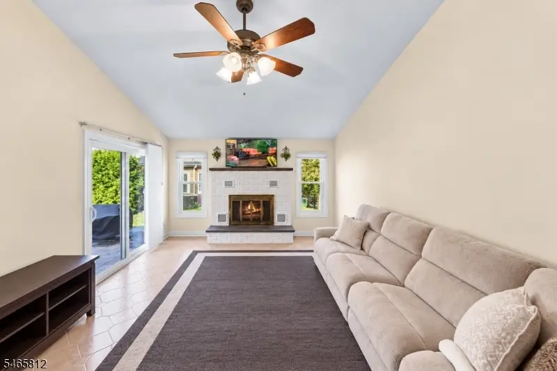 89 Lexington Ln, Wayne, NJ 07470 - #3