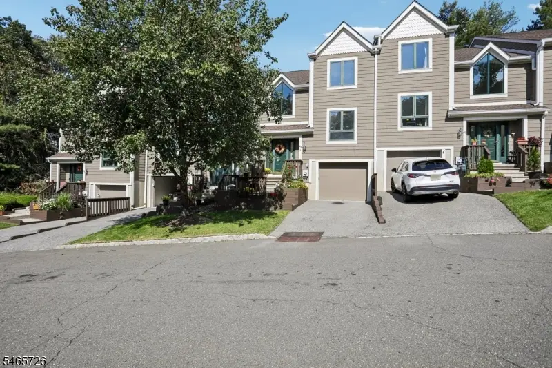 45 Mill Pond Rd, Woodland Park, NJ 07424 - #1