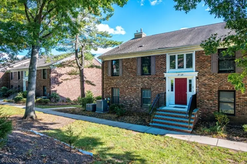 17 Sunrise Dr, Long Hill, NJ 07933 - #2