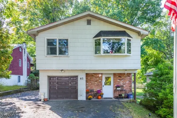 62 Wildwood Shores Dr, Hopatcong Boro, NJ 07843