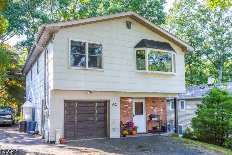 62 Wildwood Shores Dr, Hopatcong, NJ 07843 - #2