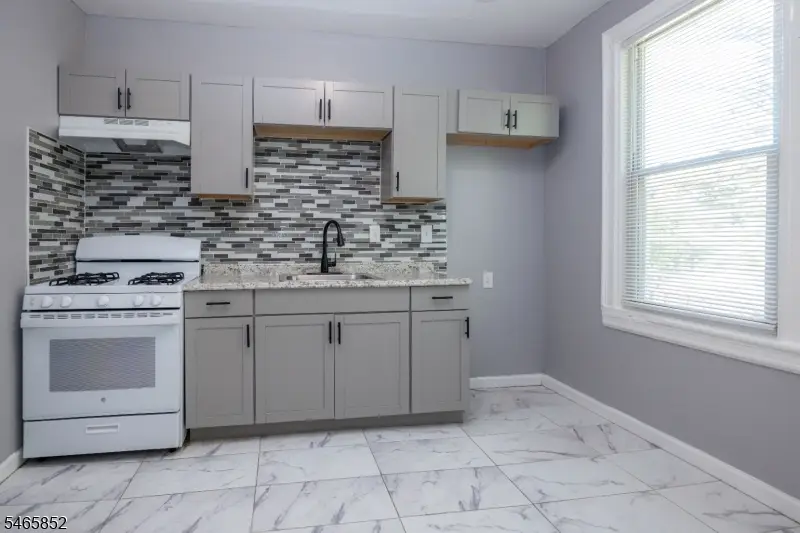 315 Pearsall Ave, Jersey City, NJ 07305 - #3