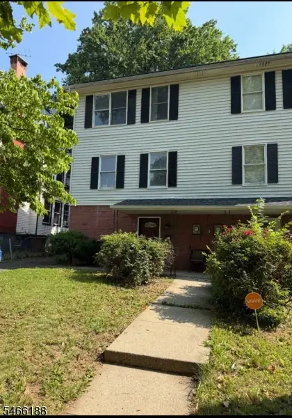 90 Chestnut St, East Orange City, NJ 07018