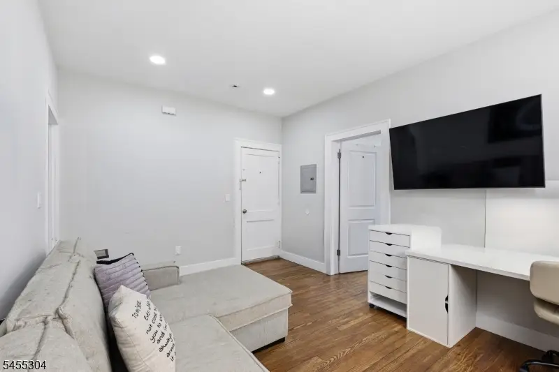 27 Lindsley Pl, East Orange, NJ 07018 - #2