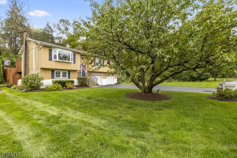 11 Vlietstra Dr, Glenwood, NJ 07418 - #1