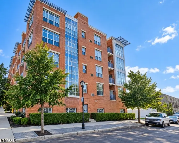 3 Greenwich Dr #84, Jersey City, NJ 07305 - #1