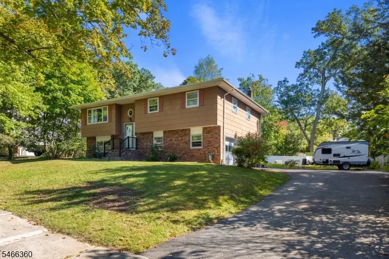 4 Horizon Dr, Roxbury, NJ 07876 - #1