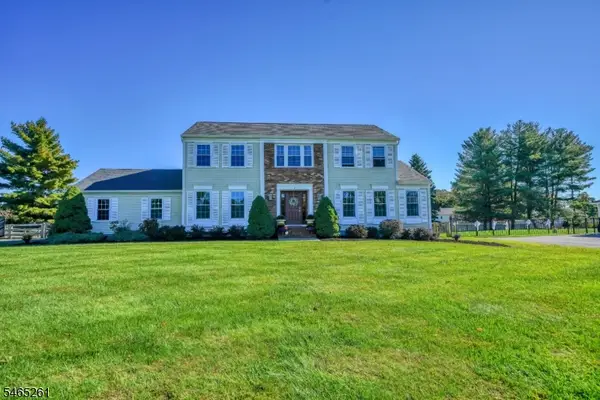 8 Elm Ct, Washington Twp., NJ 07853