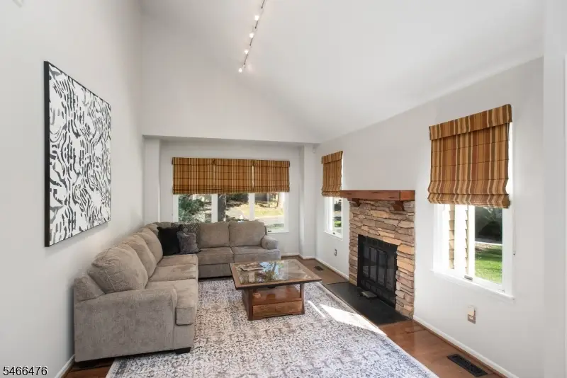 5 Eton Ct, The Hills, NJ 07921 - #3