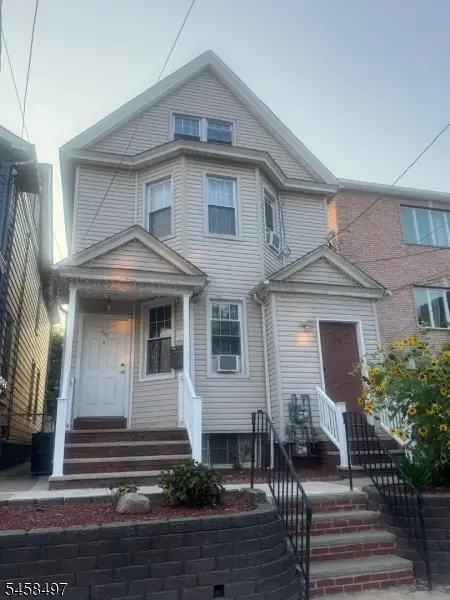 50 Reid St, Elizabeth City, NJ 07201