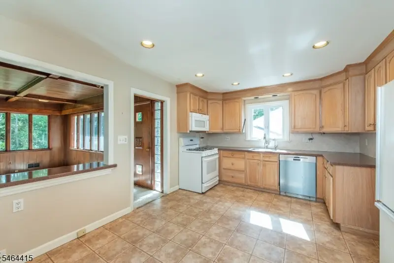 10 Fernwood Dr, Fair Lawn, NJ 07410 - #2