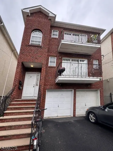 47 Crawford St, Newark City, NJ 07102