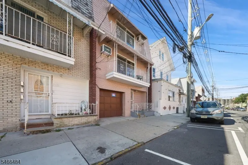 565 61st St, West New York, NJ 07093 - #3