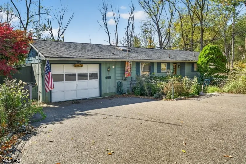 21 Fox Hill Rd, Frankford, NJ 07826 - #1