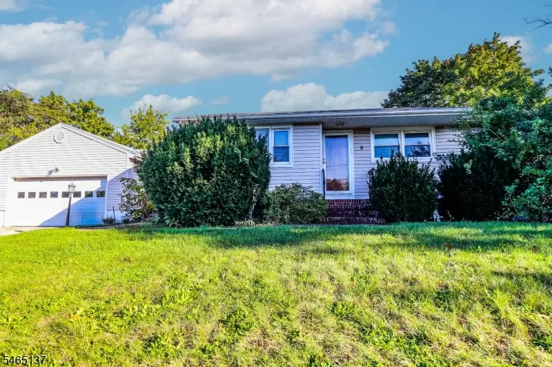 9 Castleton Ave, Franklin, NJ 08873 - #1